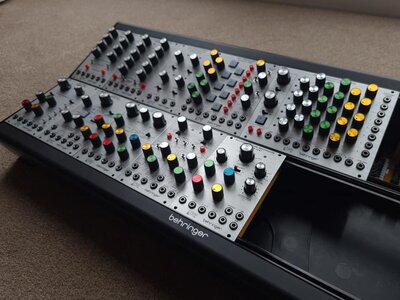 Behringer-2500.jpg